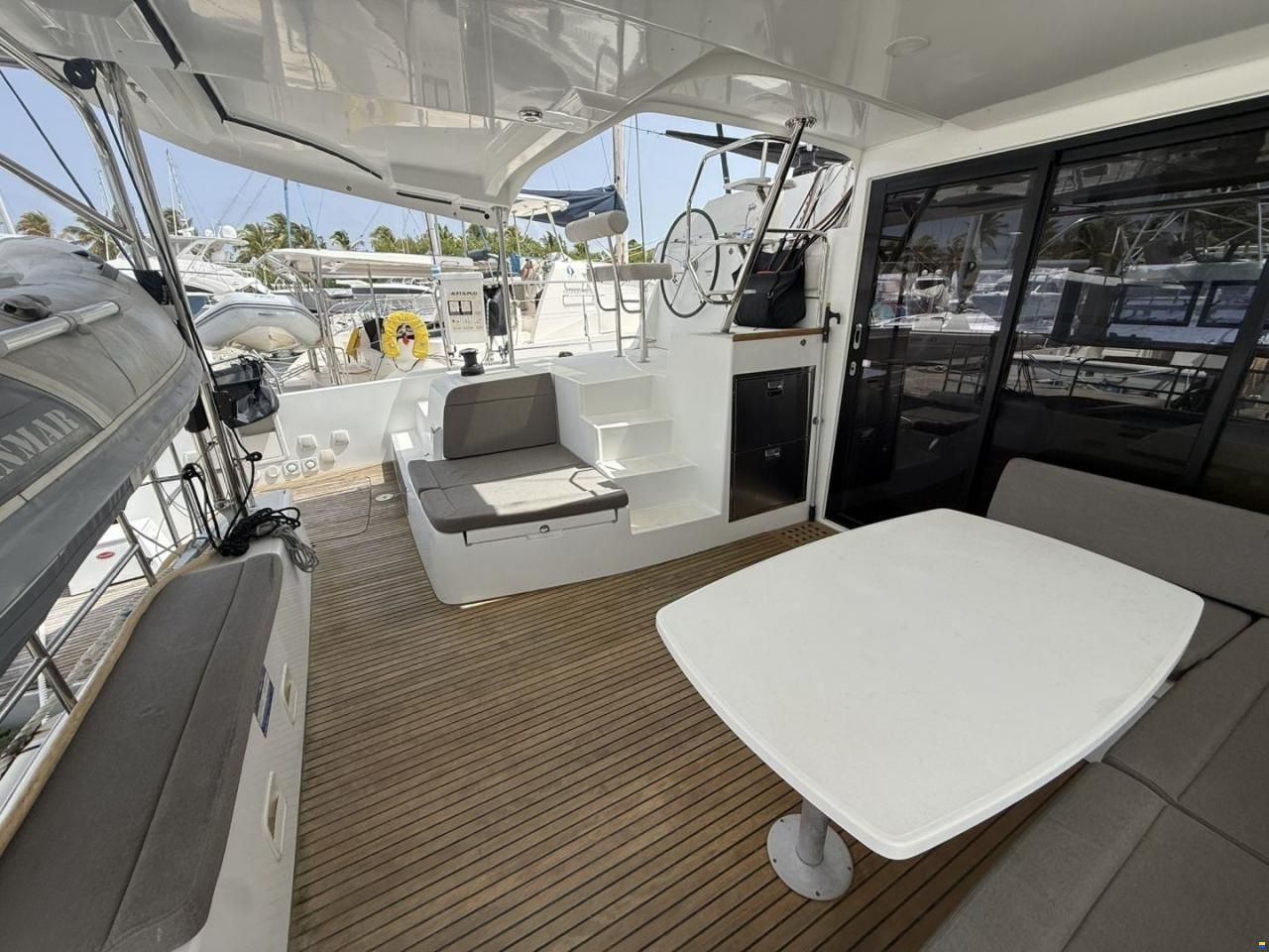 Lagoon 42