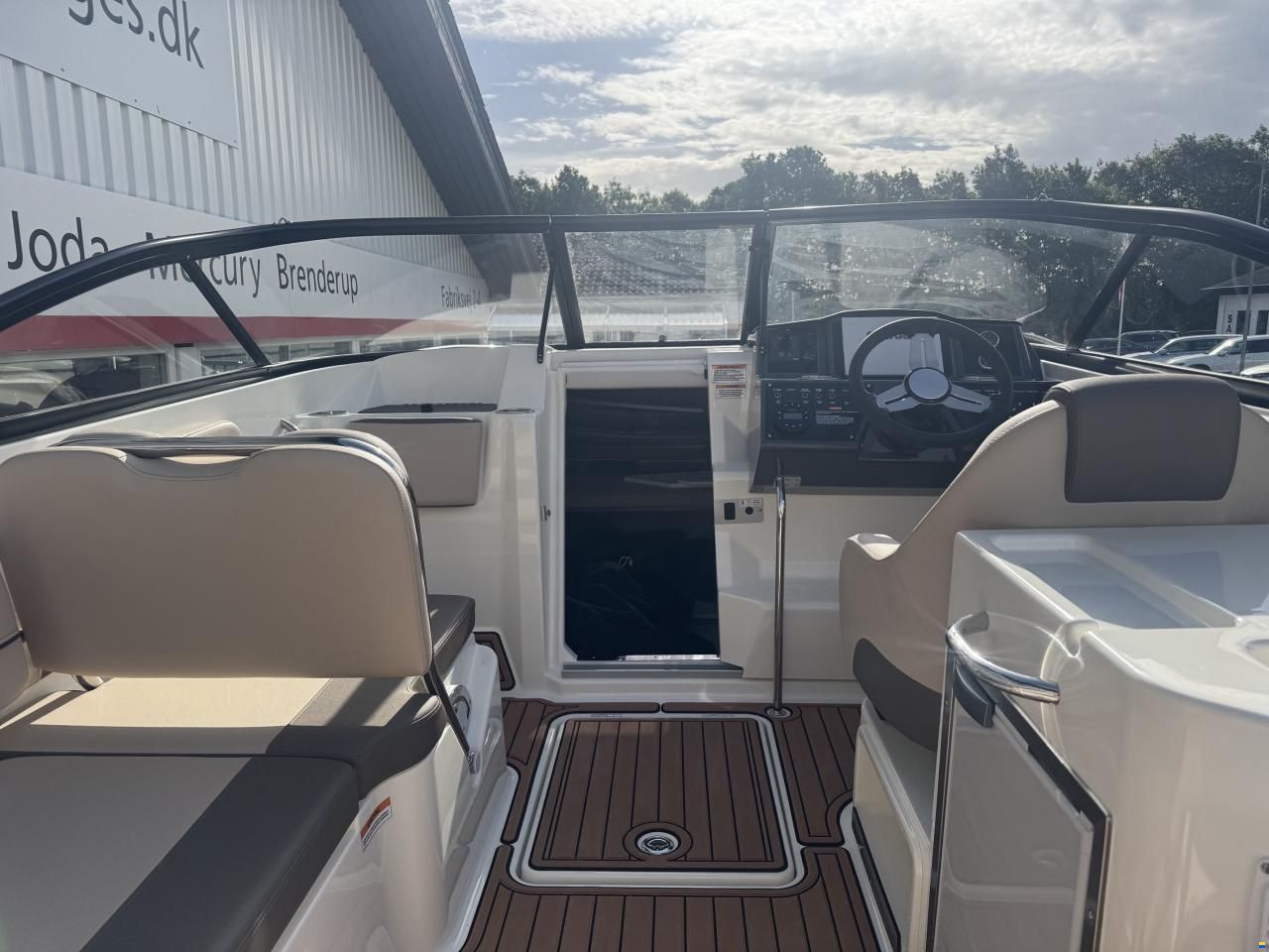 Bayliner VR6 Cuddy med 300 hk Mercruiser-EFI V8 6