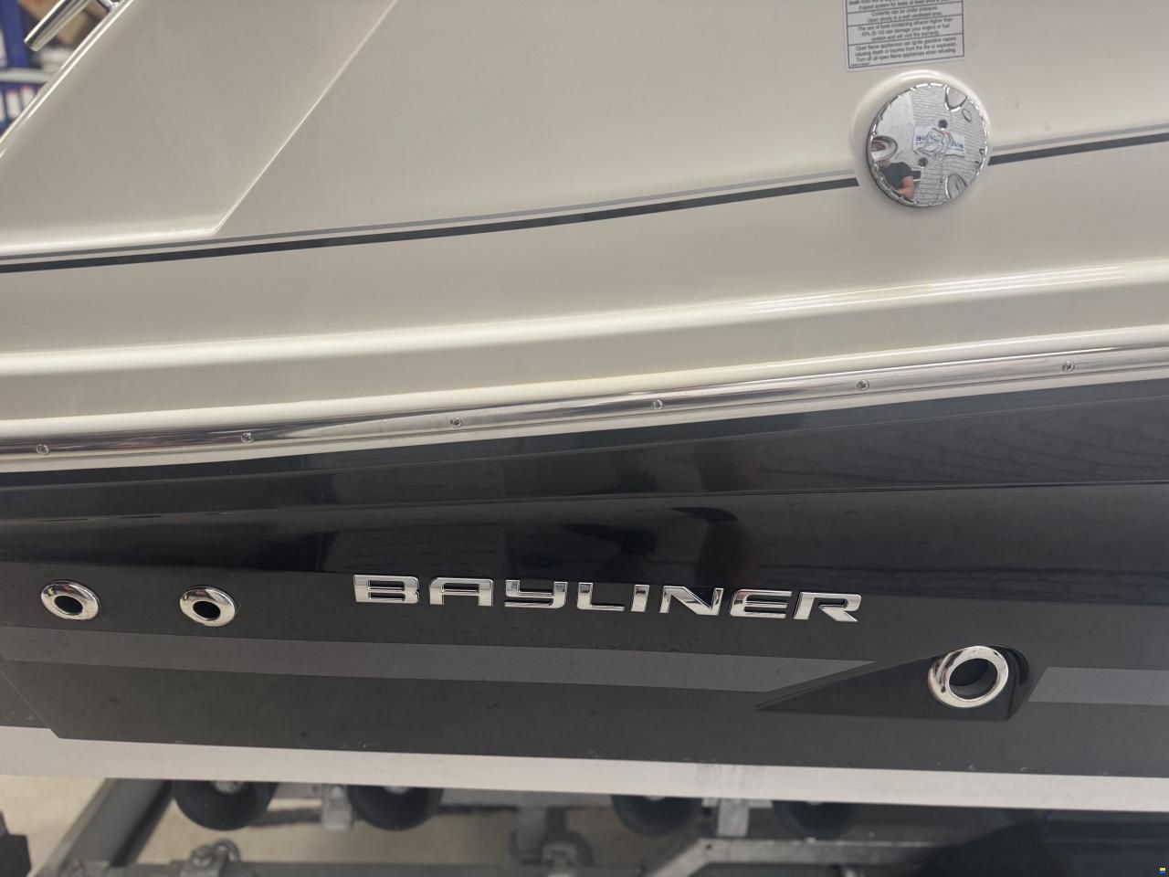 Bayliner VR6 Cuddy med 300 hk Mercruiser-EFI V8 6
