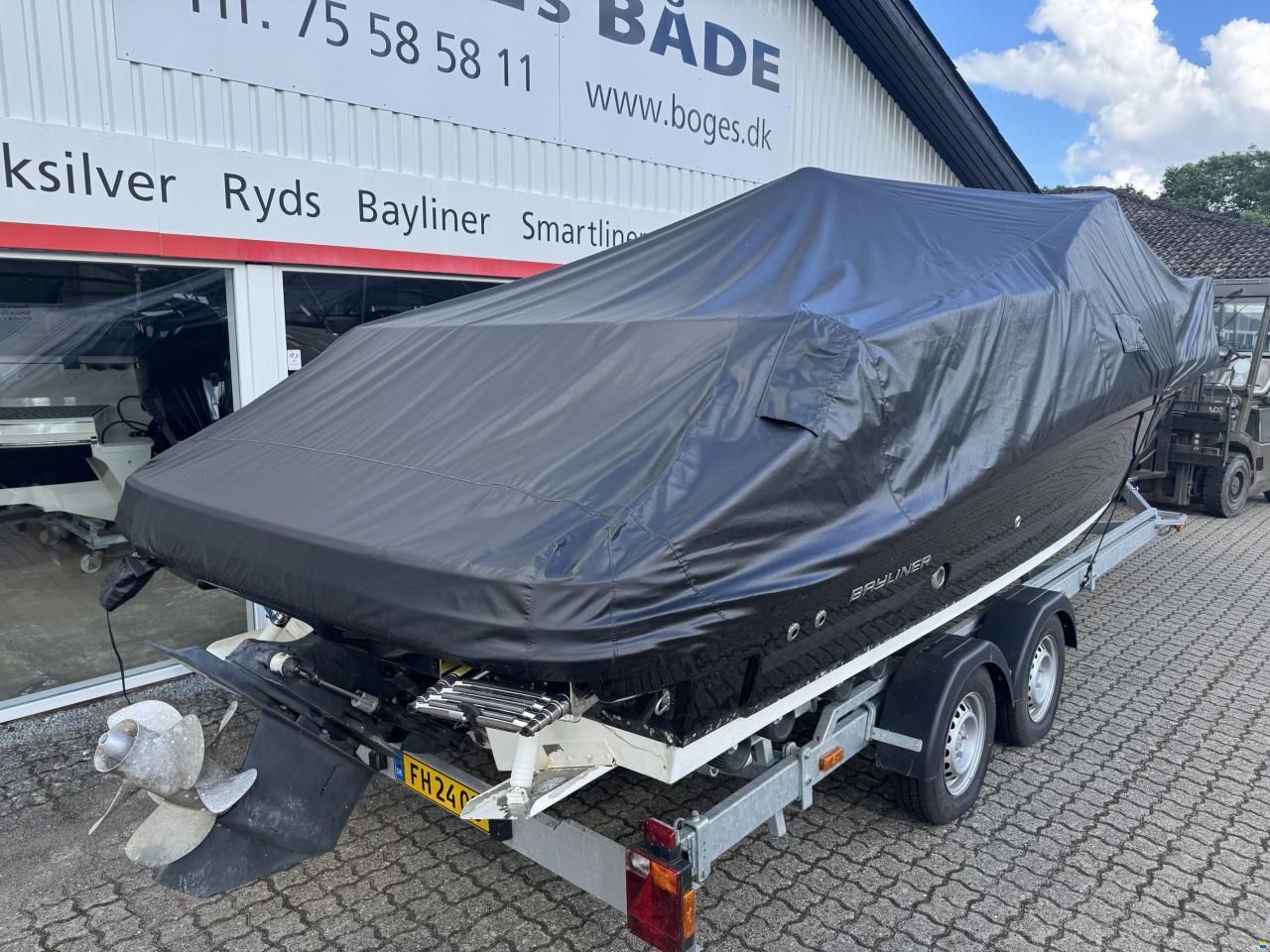 Bayliner VR6 Cuddy med 300 hk Mercruiser-EFI V8 6
