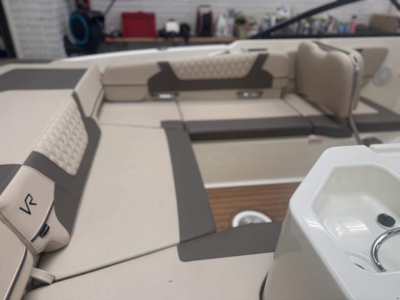 Bayliner VR6 Cuddy med 300 hk Mercruiser-EFI V8 6
