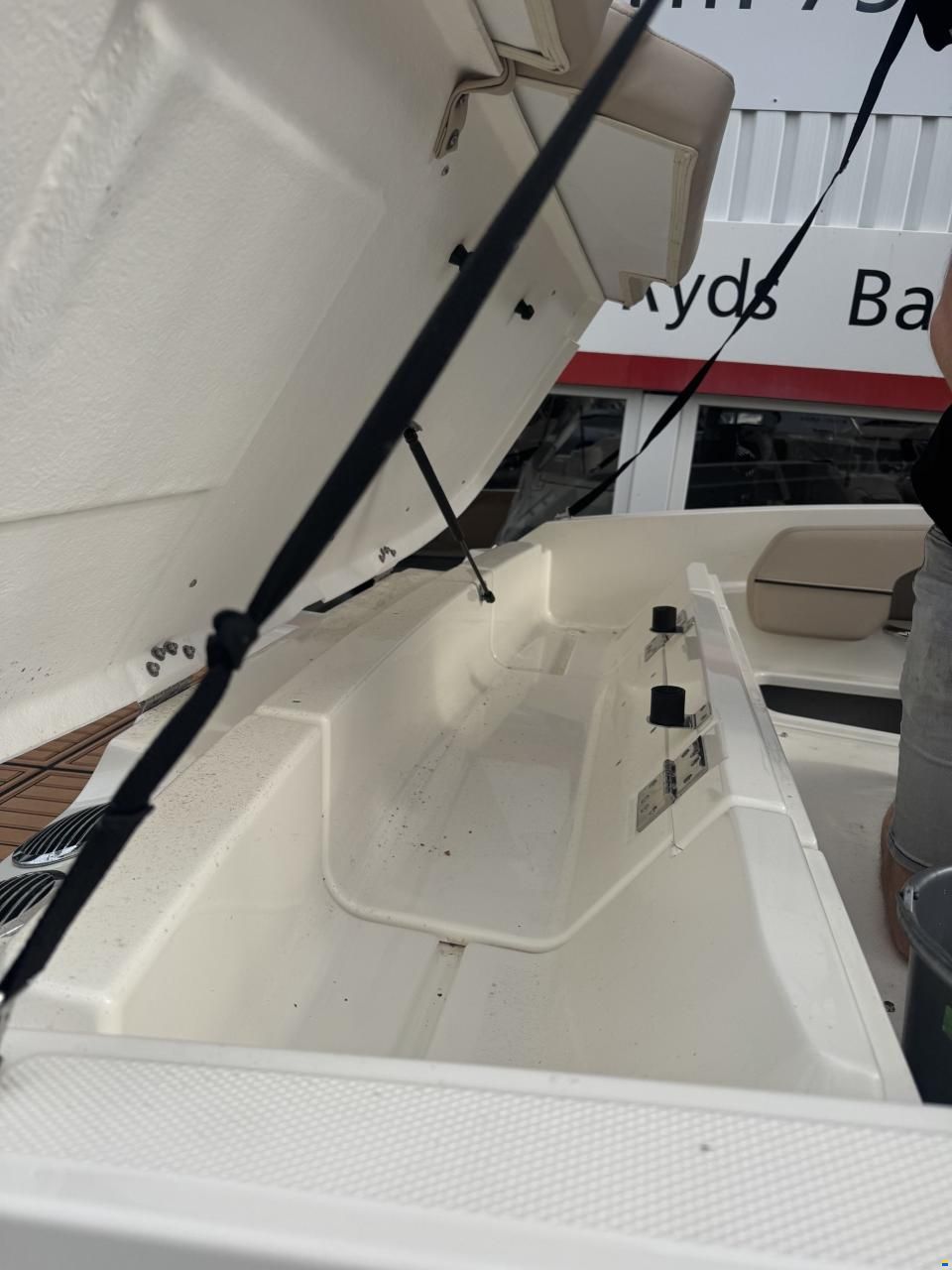 Bayliner VR6 Cuddy med 300 hk Mercruiser-EFI V8 6