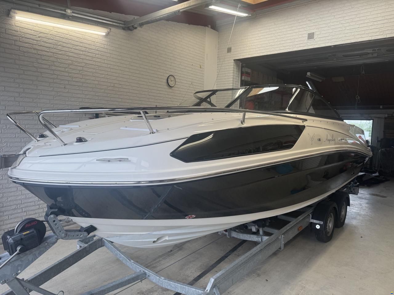 Bayliner VR6 Cuddy med 300 hk Mercruiser-EFI V8 6