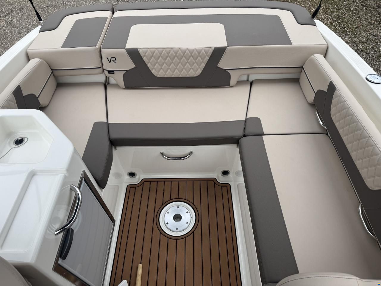 Bayliner VR6 Cuddy med 300 hk Mercruiser-EFI V8 6