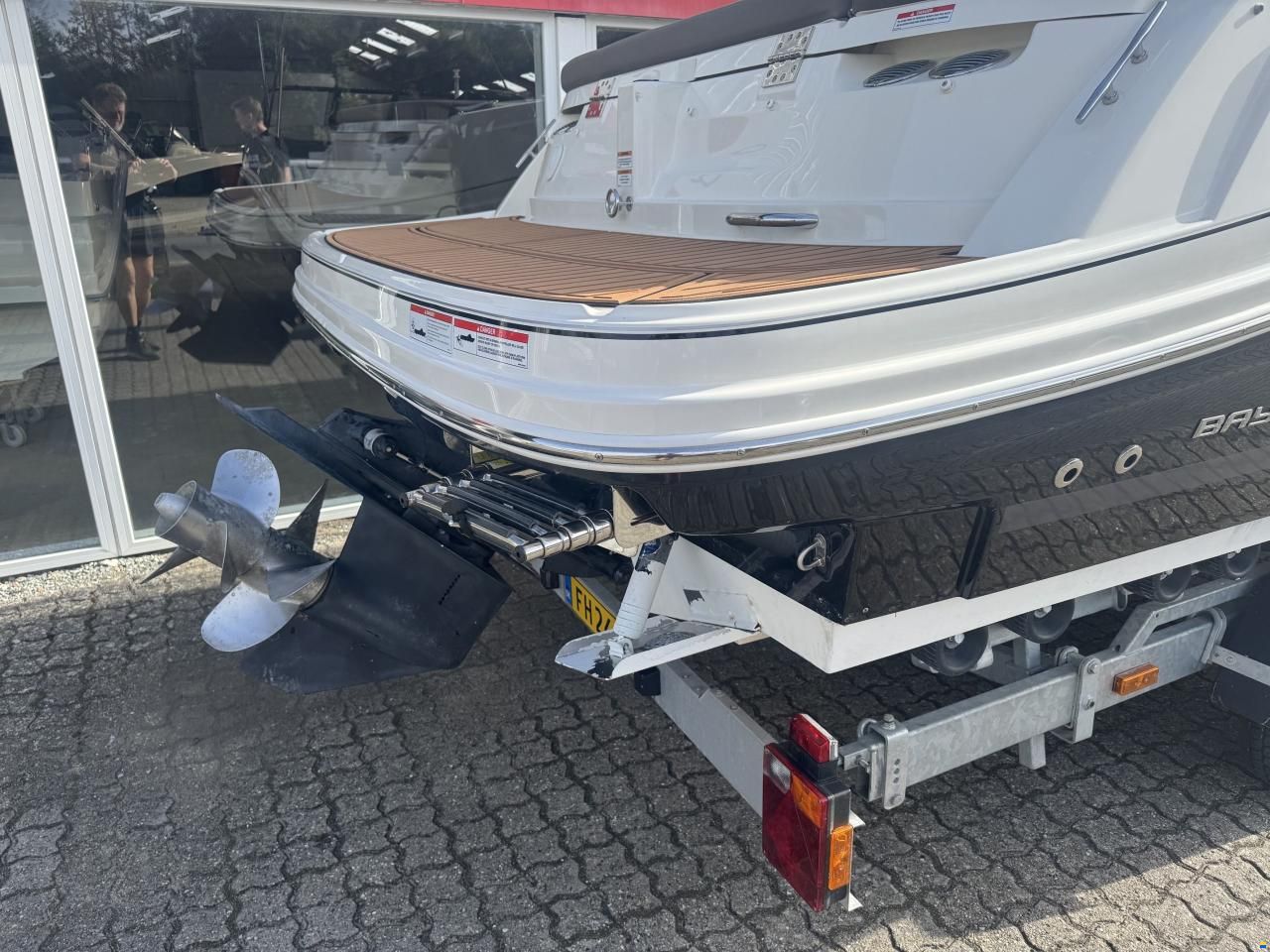 Bayliner VR6 Cuddy med 300 hk Mercruiser-EFI V8 6