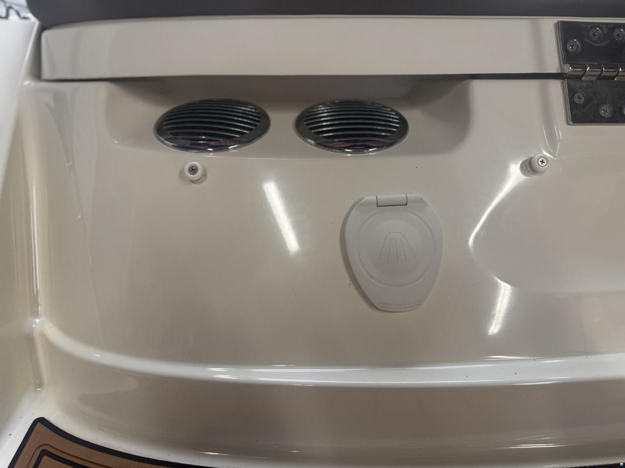 Bayliner VR6 Cuddy med 300 hk Mercruiser-EFI V8 6