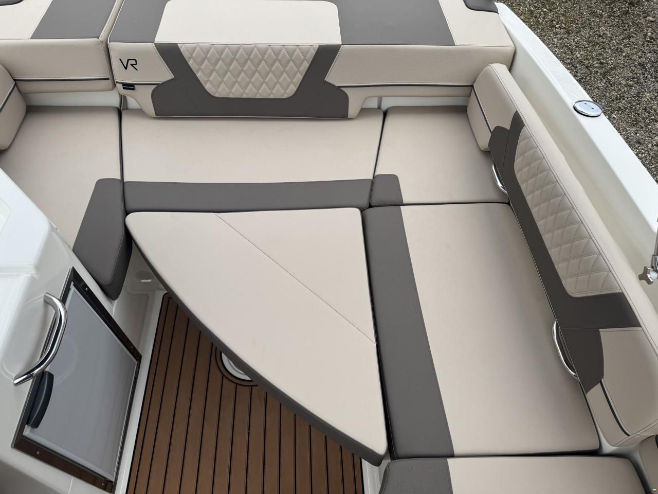 Bayliner VR6 Cuddy med 300 hk Mercruiser-EFI V8 6