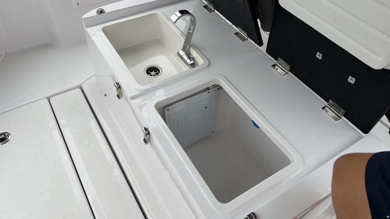 Axopar 25 Cross Top