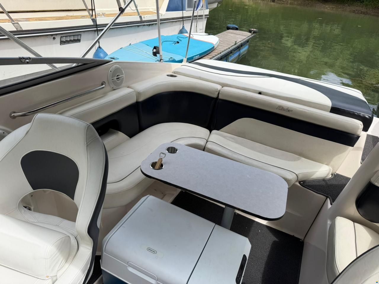 Rinker Captiva 232