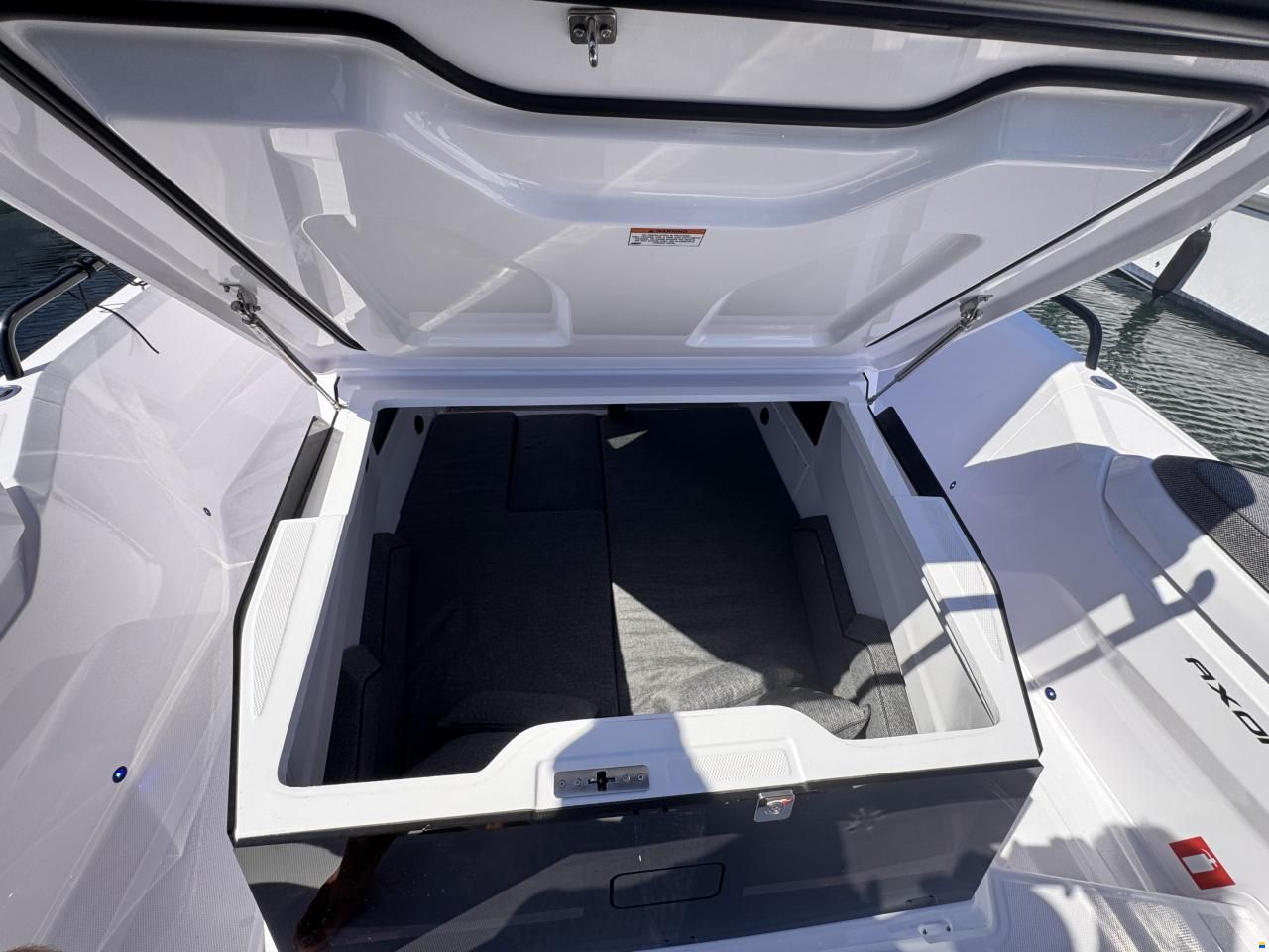 Axopar 29 XC Cross Cabin