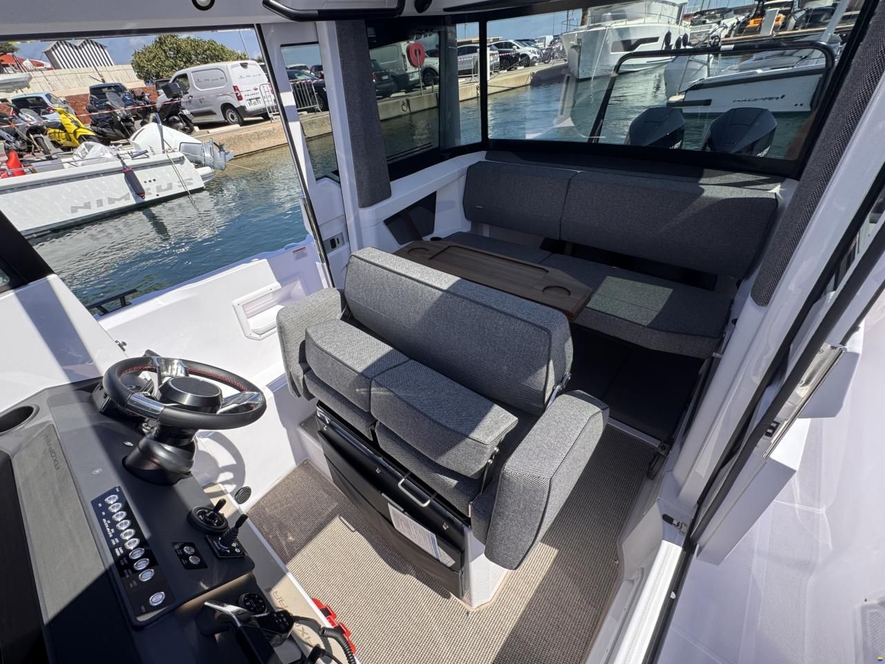 Axopar 29 XC Cross Cabin
