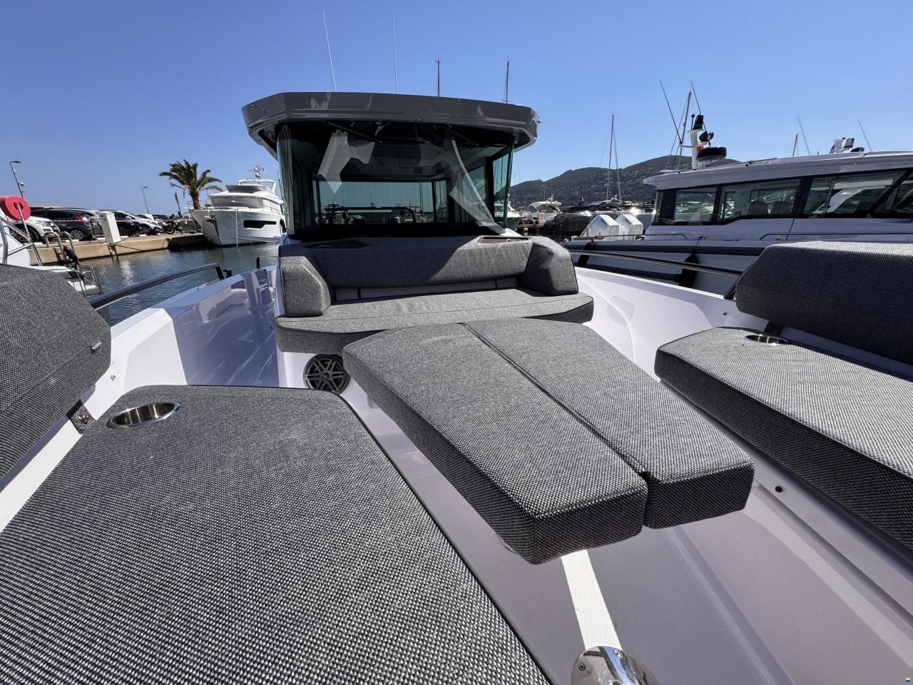 Axopar 29 XC Cross Cabin