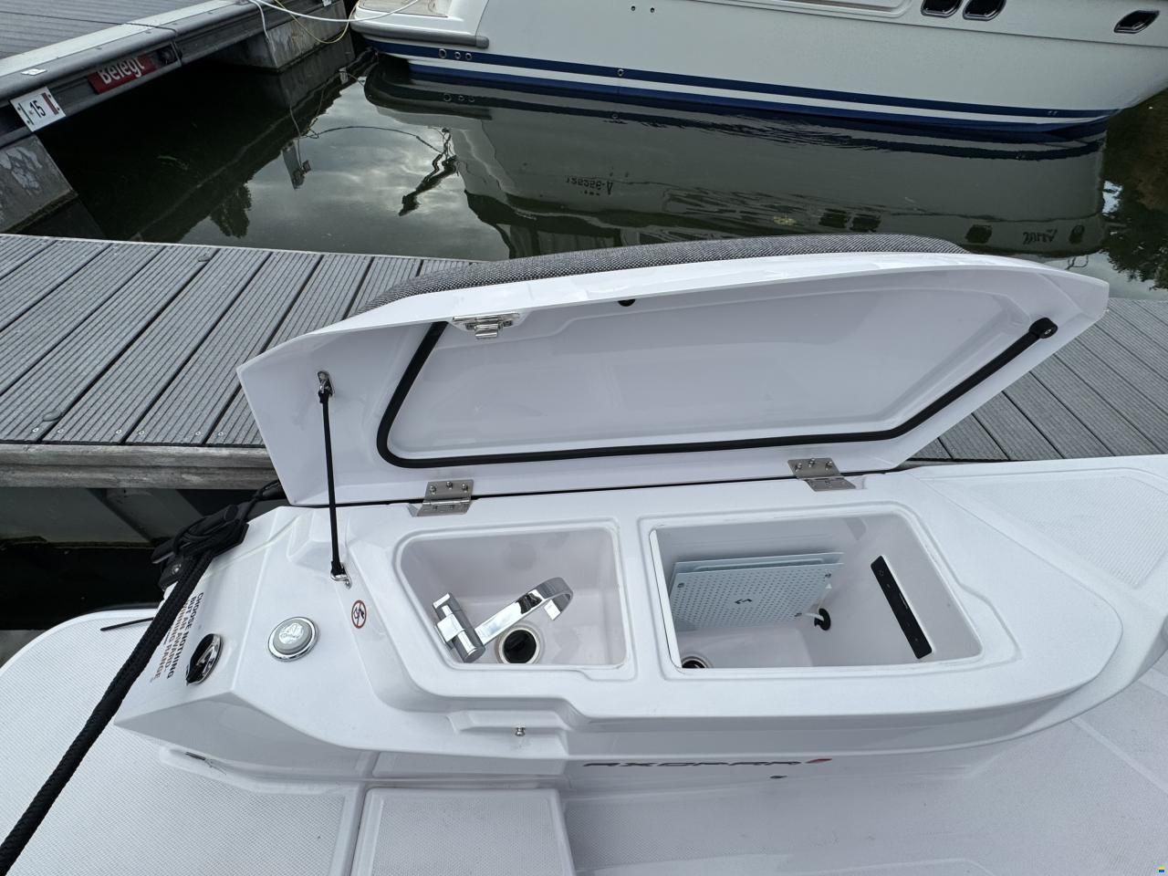 Axopar 29 XC Cross Cabin