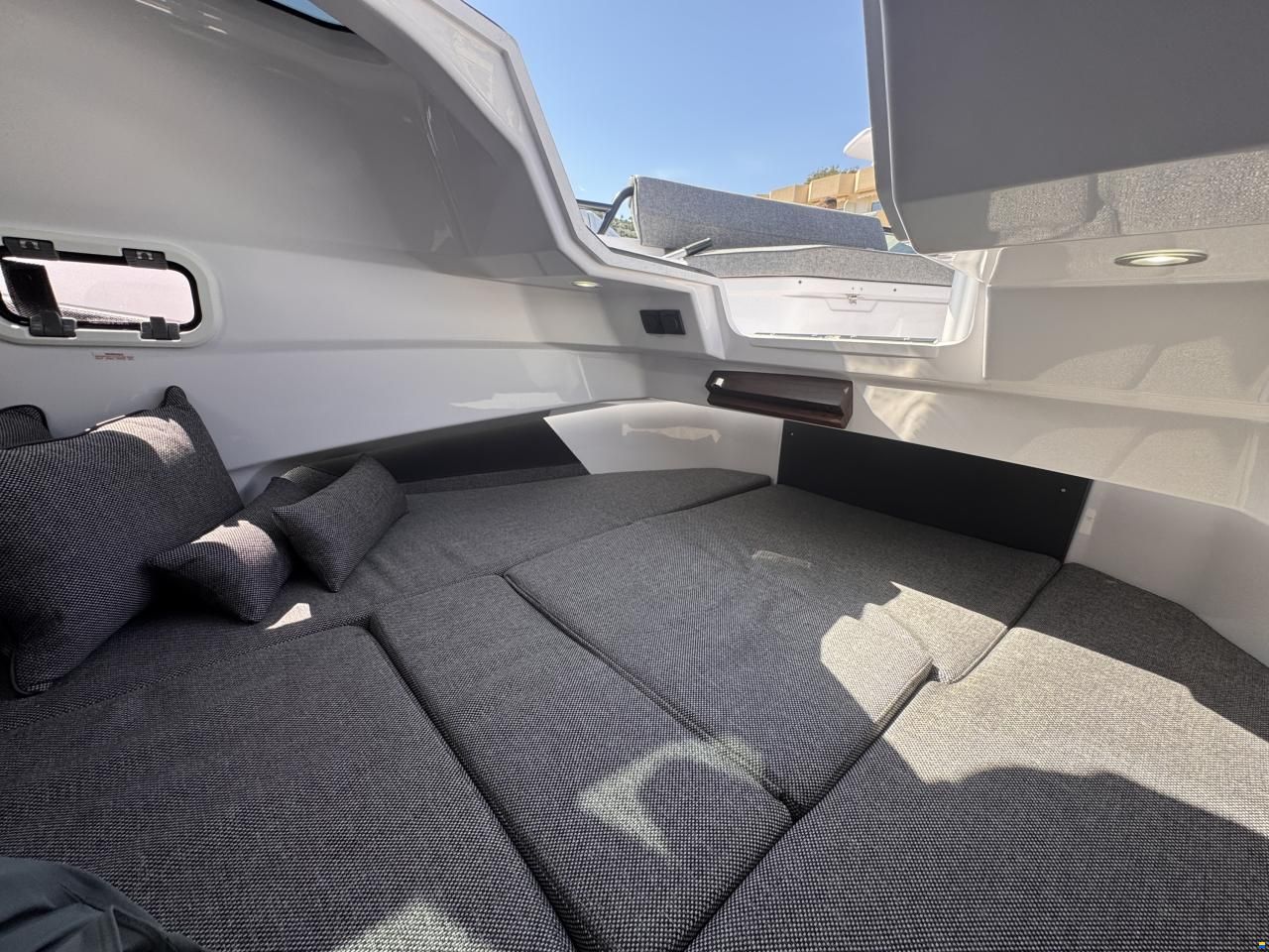 Axopar 29 XC Cross Cabin
