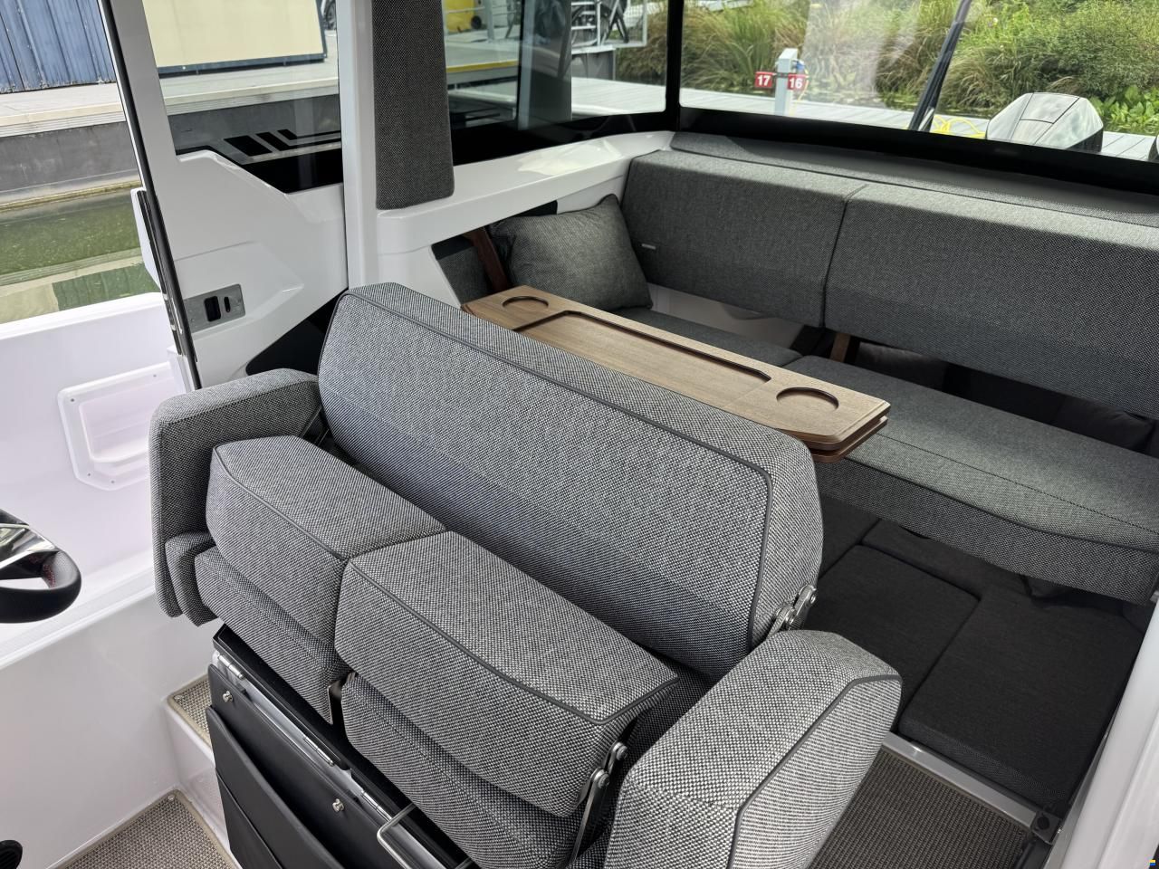 Axopar 29 XC Cross Cabin