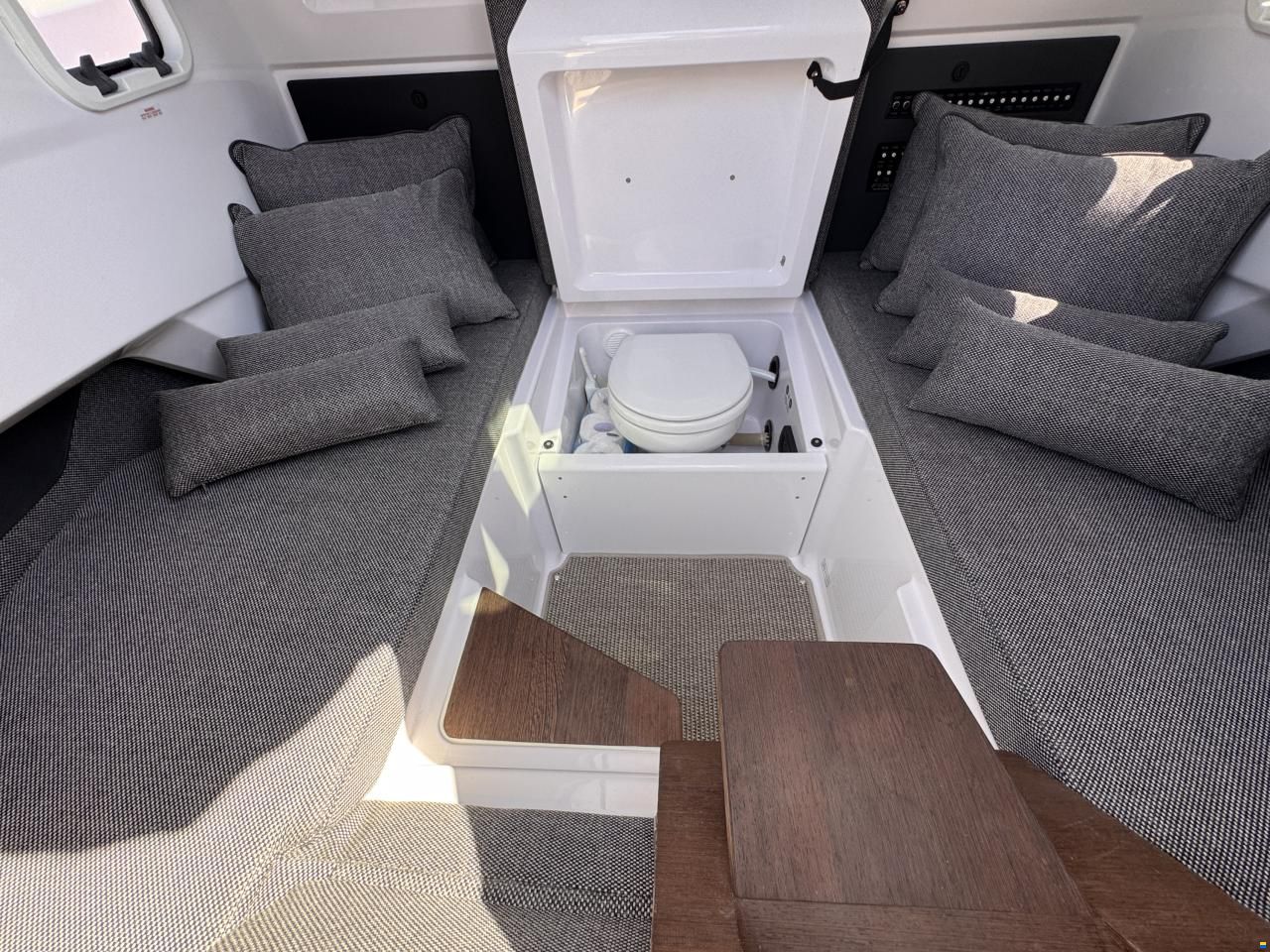 Axopar 29 XC Cross Cabin