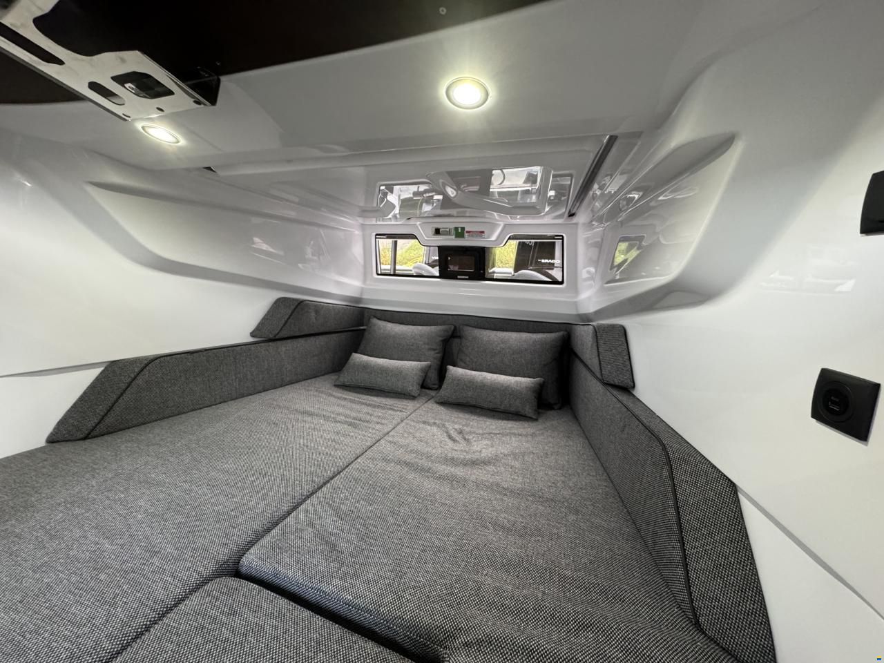 Axopar 29 XC Cross Cabin