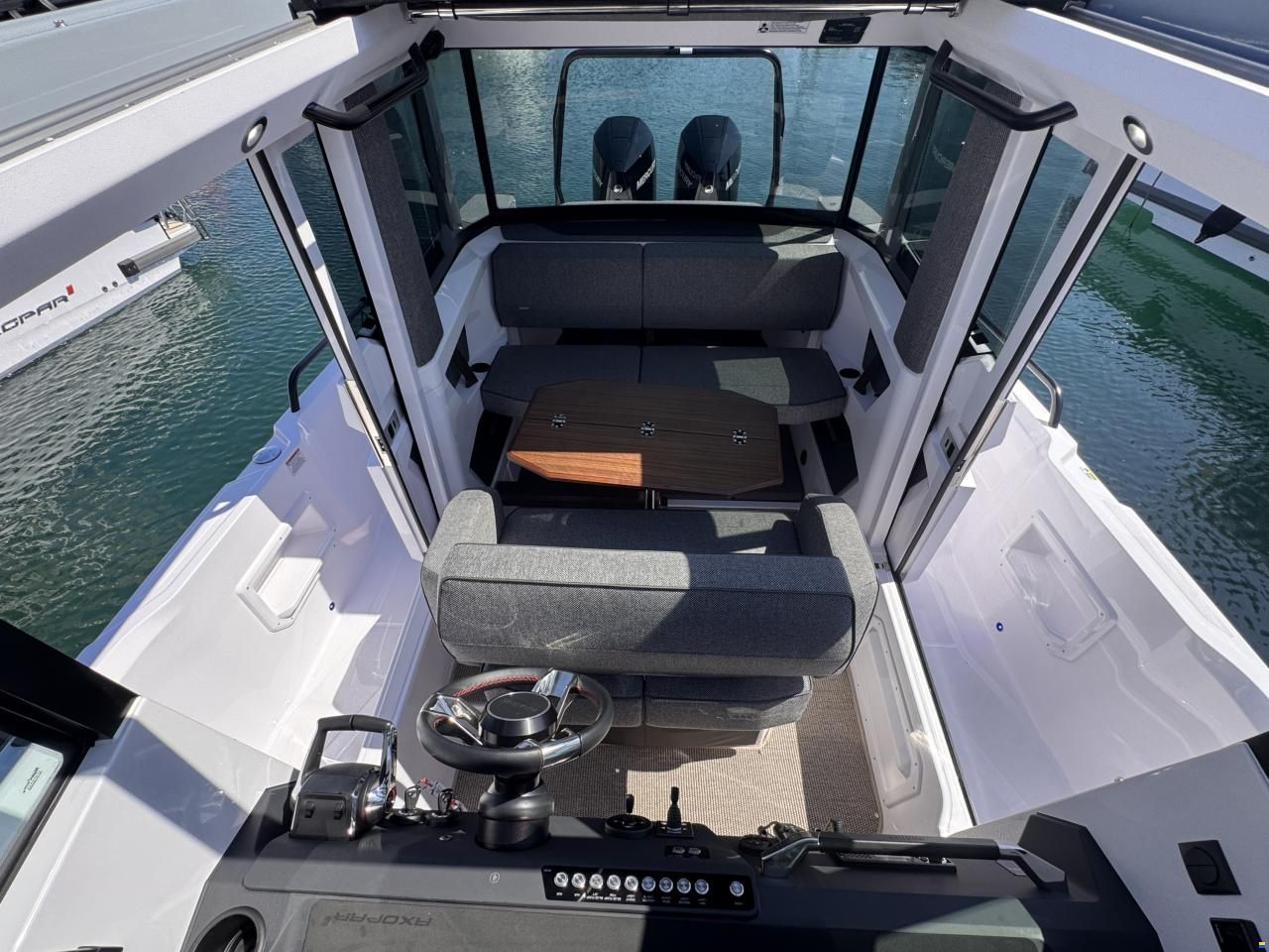 Axopar 29 XC Cross Cabin