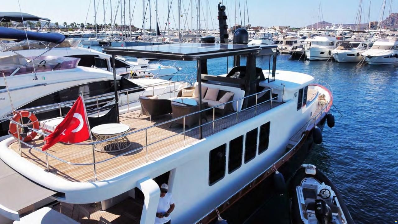 Steel Trawler 21M