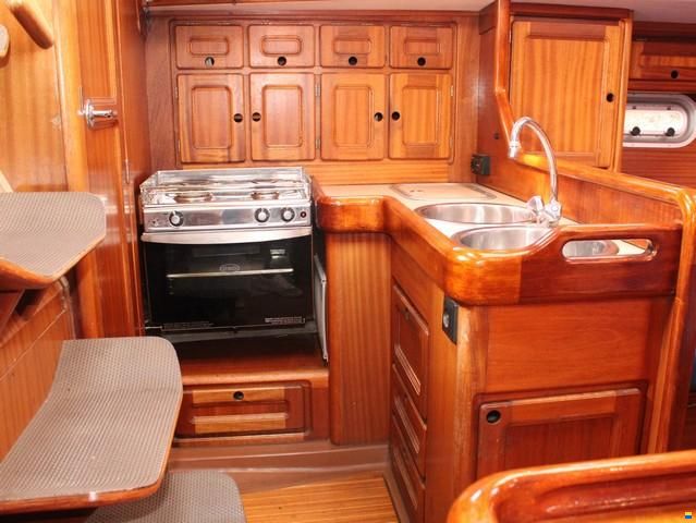 Bavaria 350 Lagoon