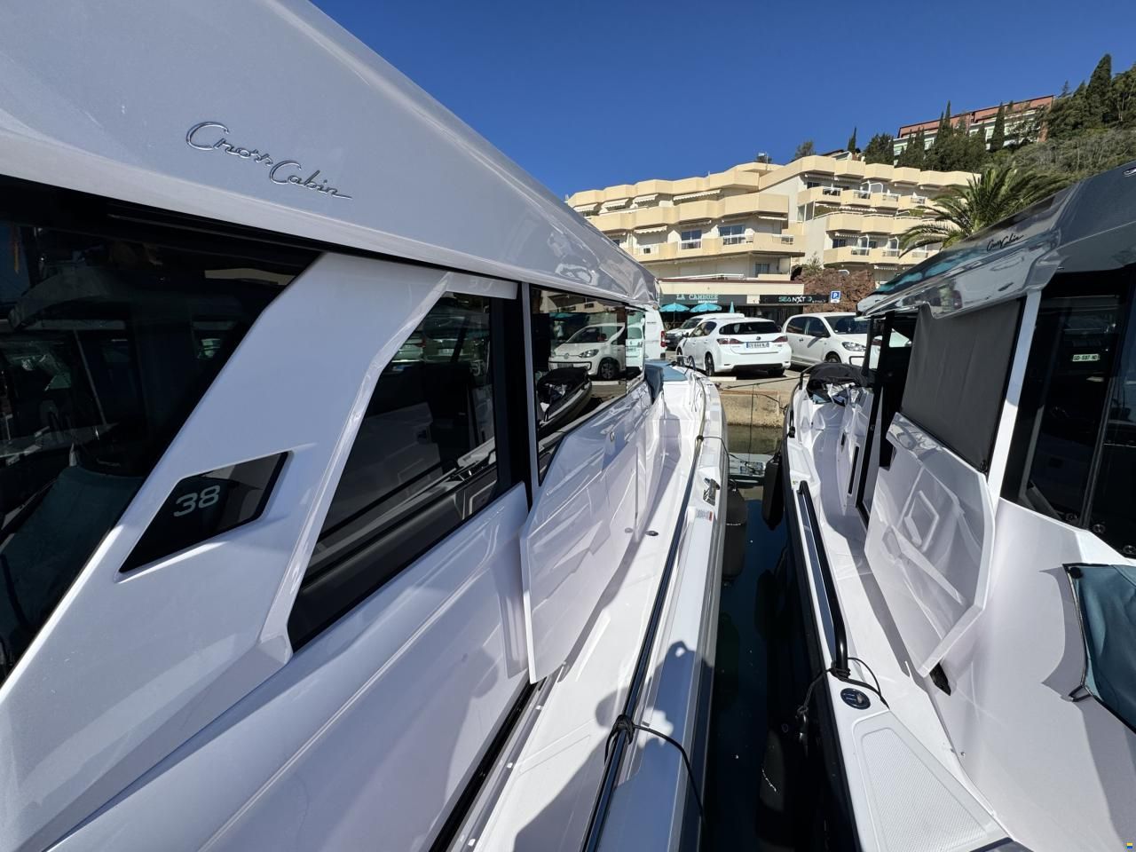 Axopar 38 Cross Cabin