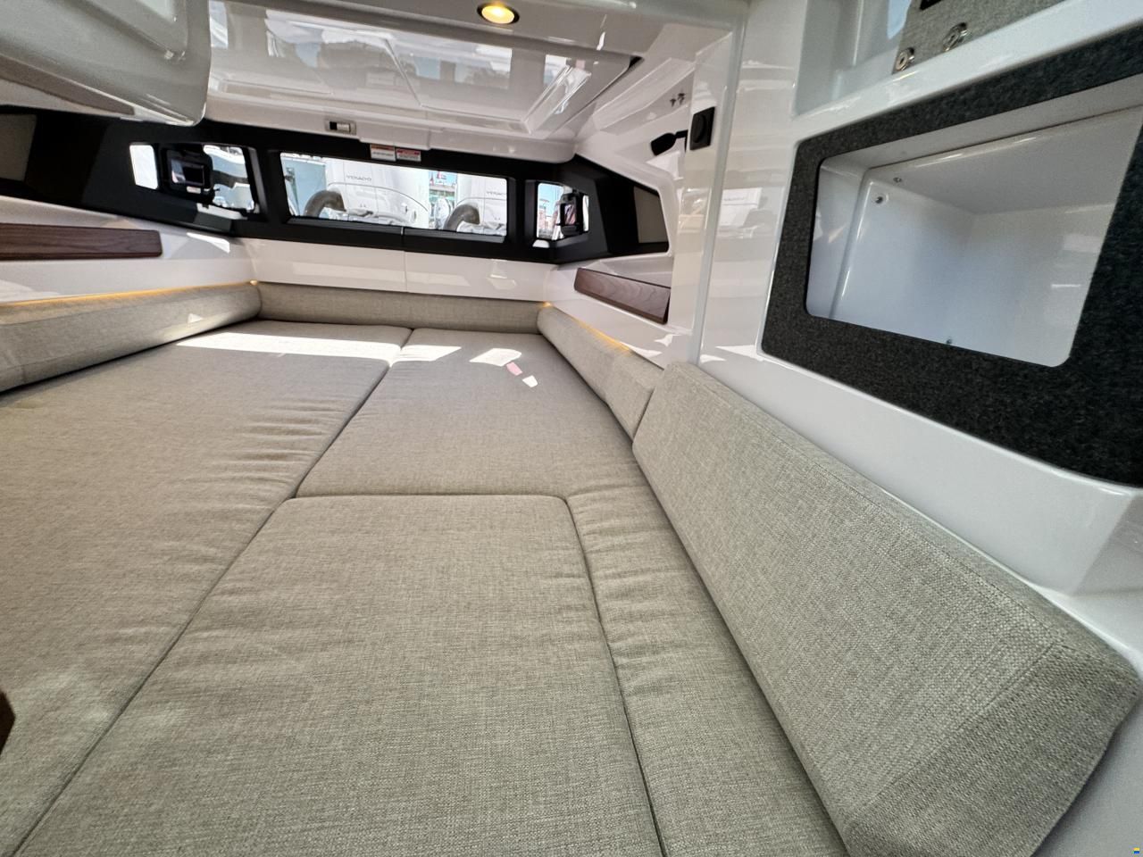 Axopar 38 Cross Cabin