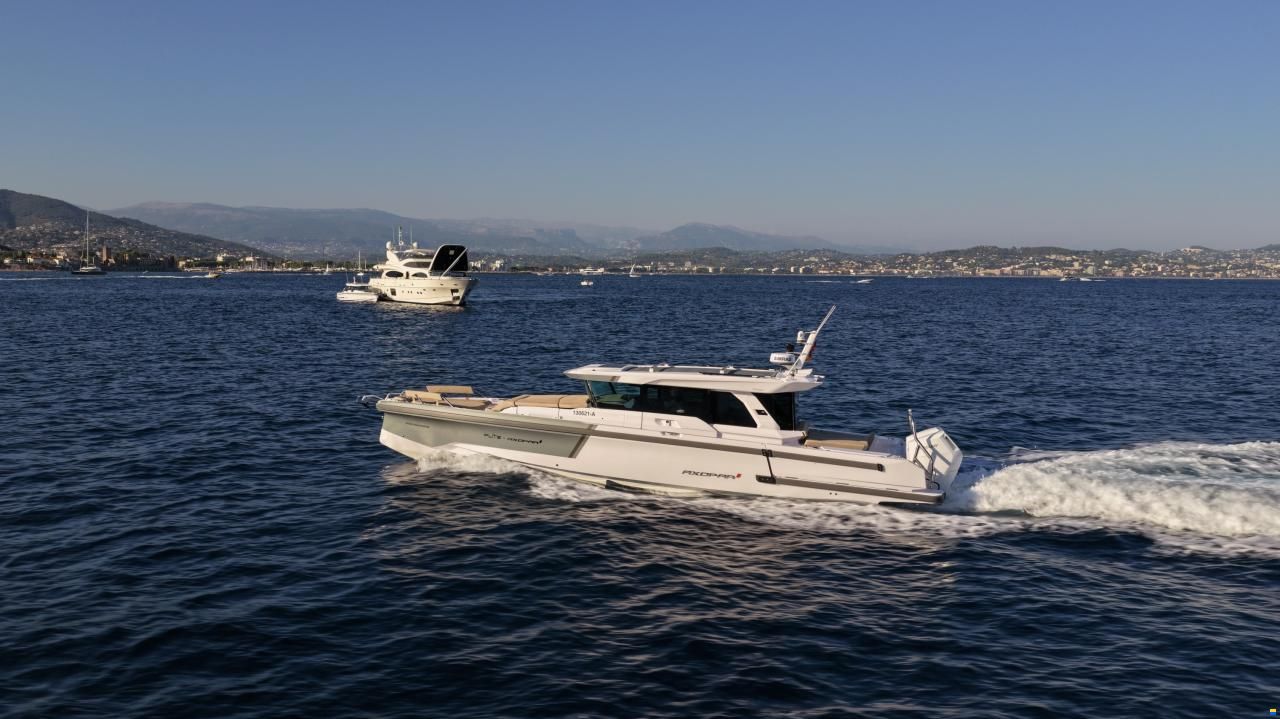 Axopar 38 Cross Cabin