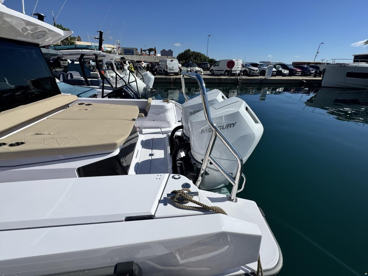 Axopar 38 Cross Cabin