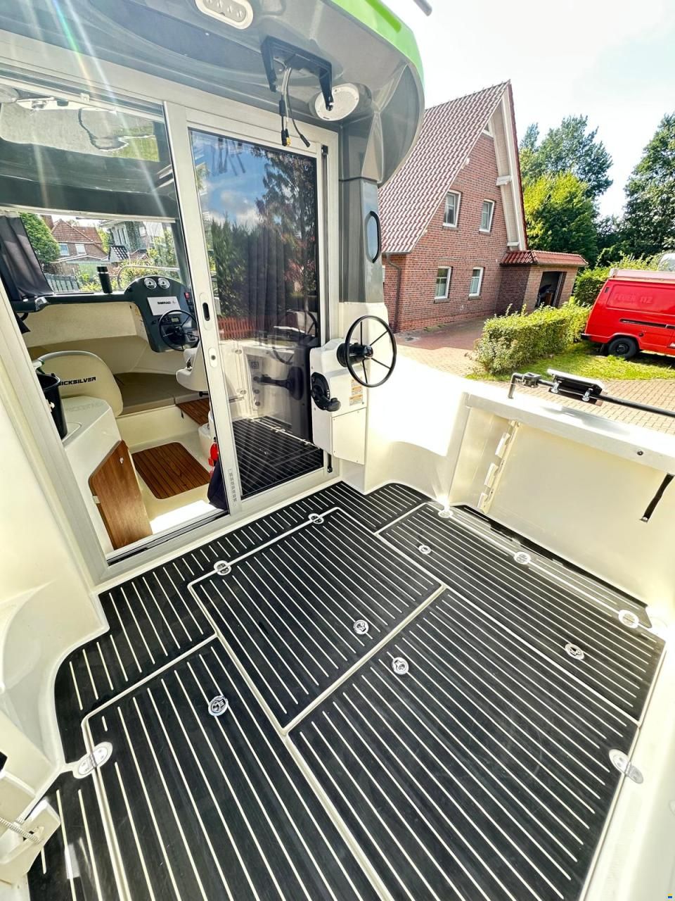 Quicksilver 675 Pilothouse Explorer