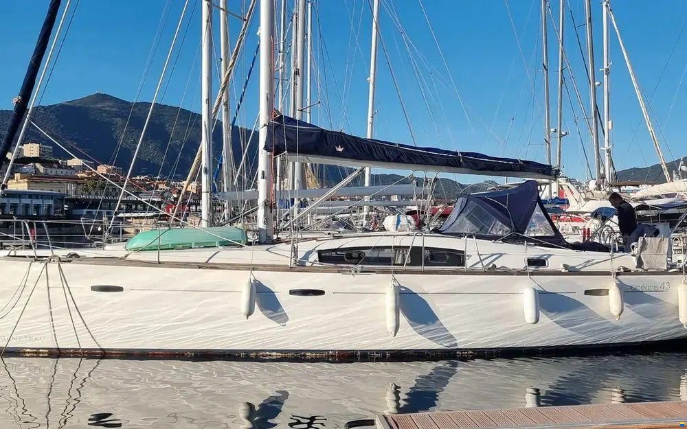 Beneteau Oceanis 43