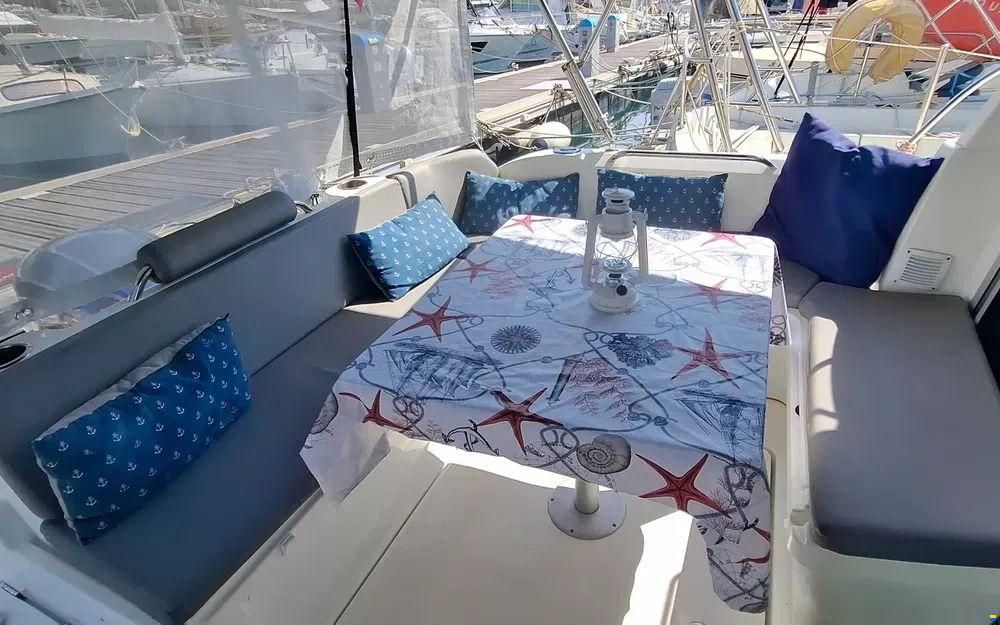 Beneteau Antares 8