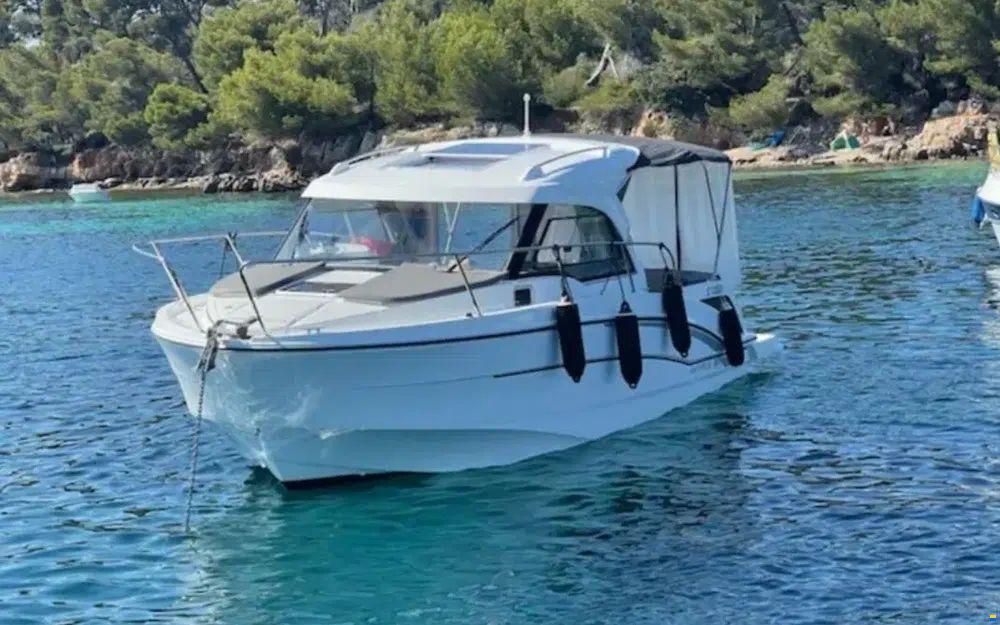 Beneteau Antares 8