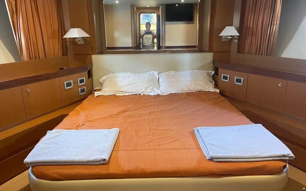 Ferretti Altura 690