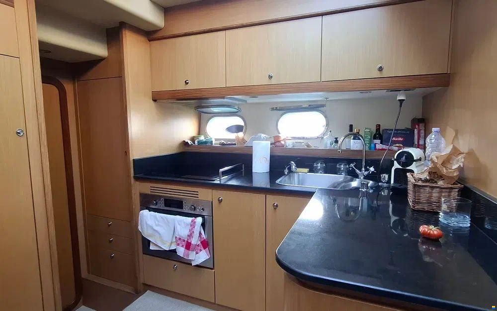 Ferretti Altura 690