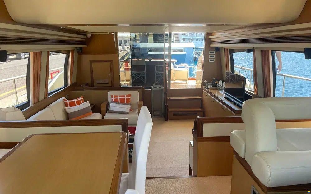 Ferretti Altura 690
