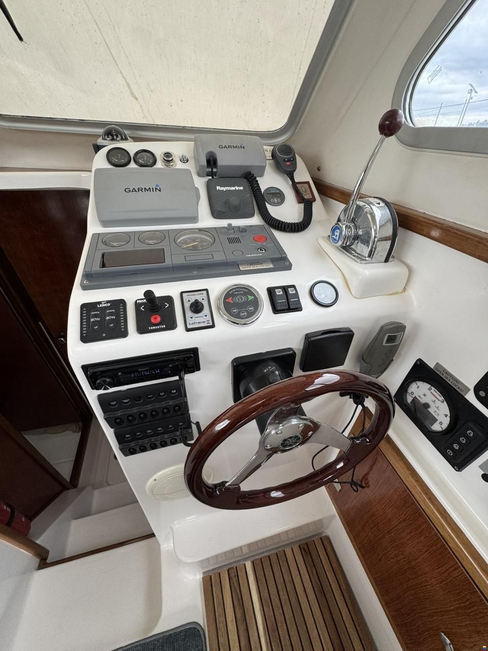 Saronic 880V Cruiser