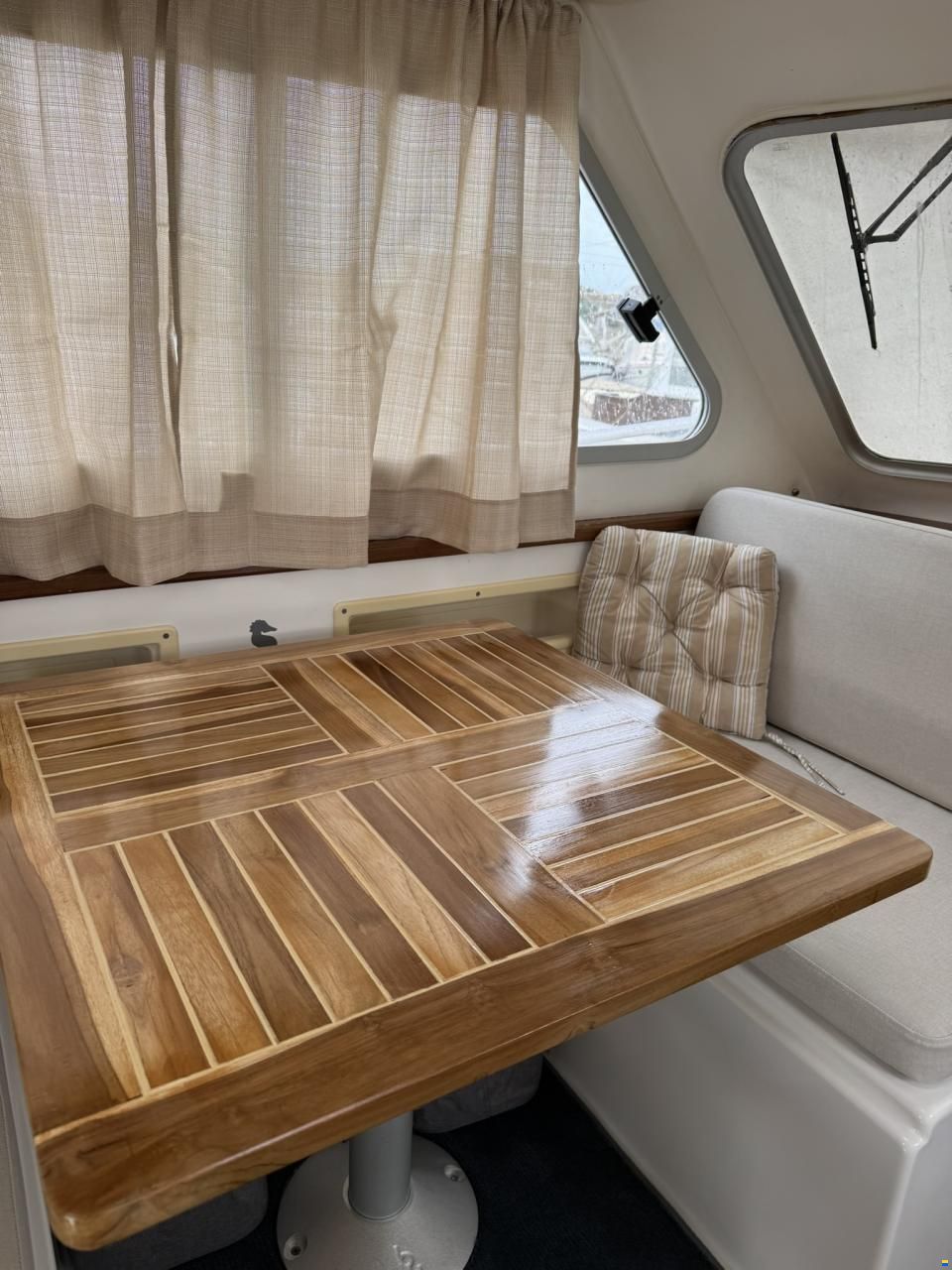 Saronic 880V Cruiser