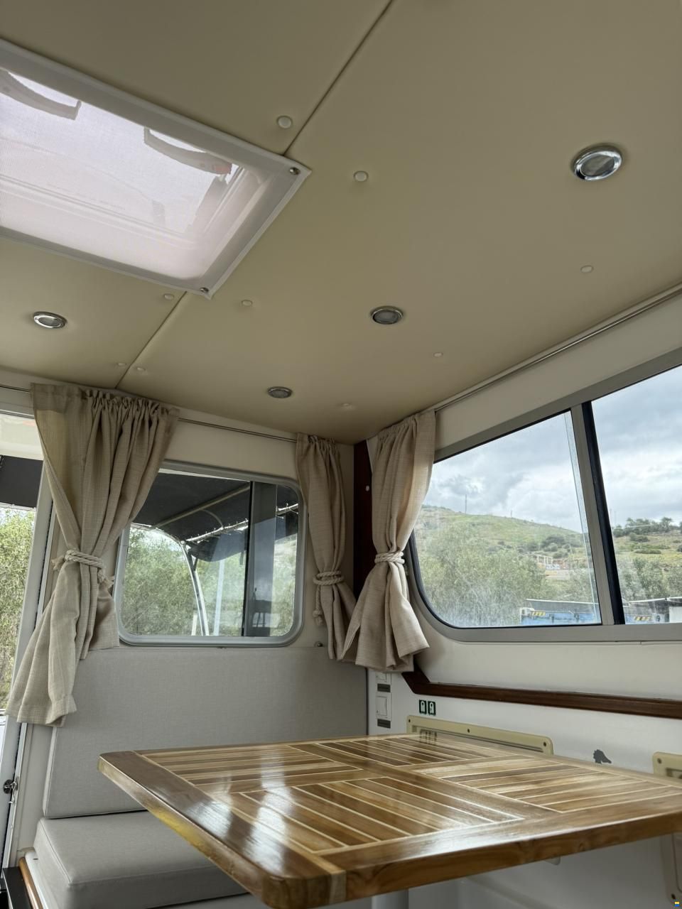 Saronic 880V Cruiser
