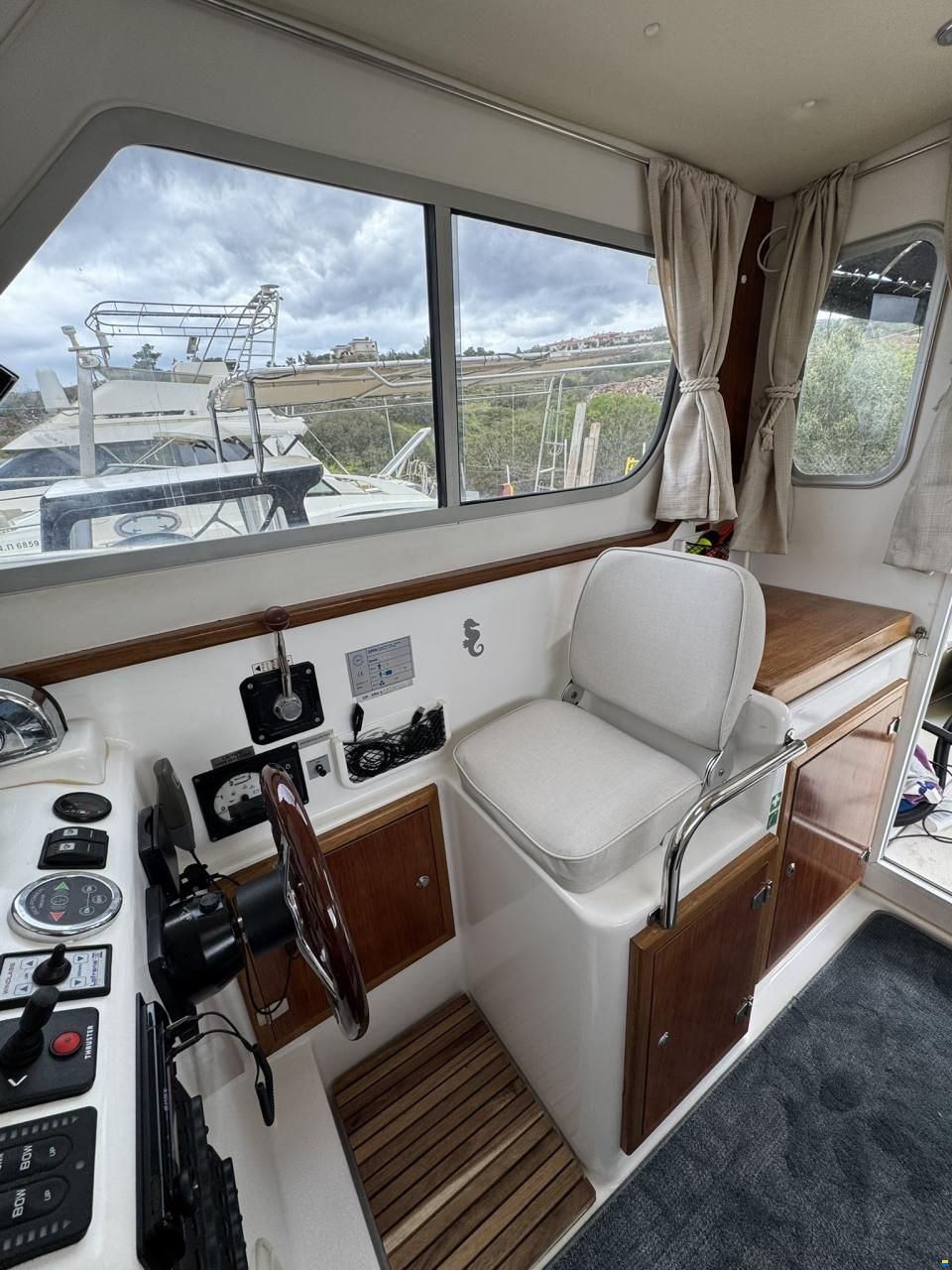 Saronic 880V Cruiser