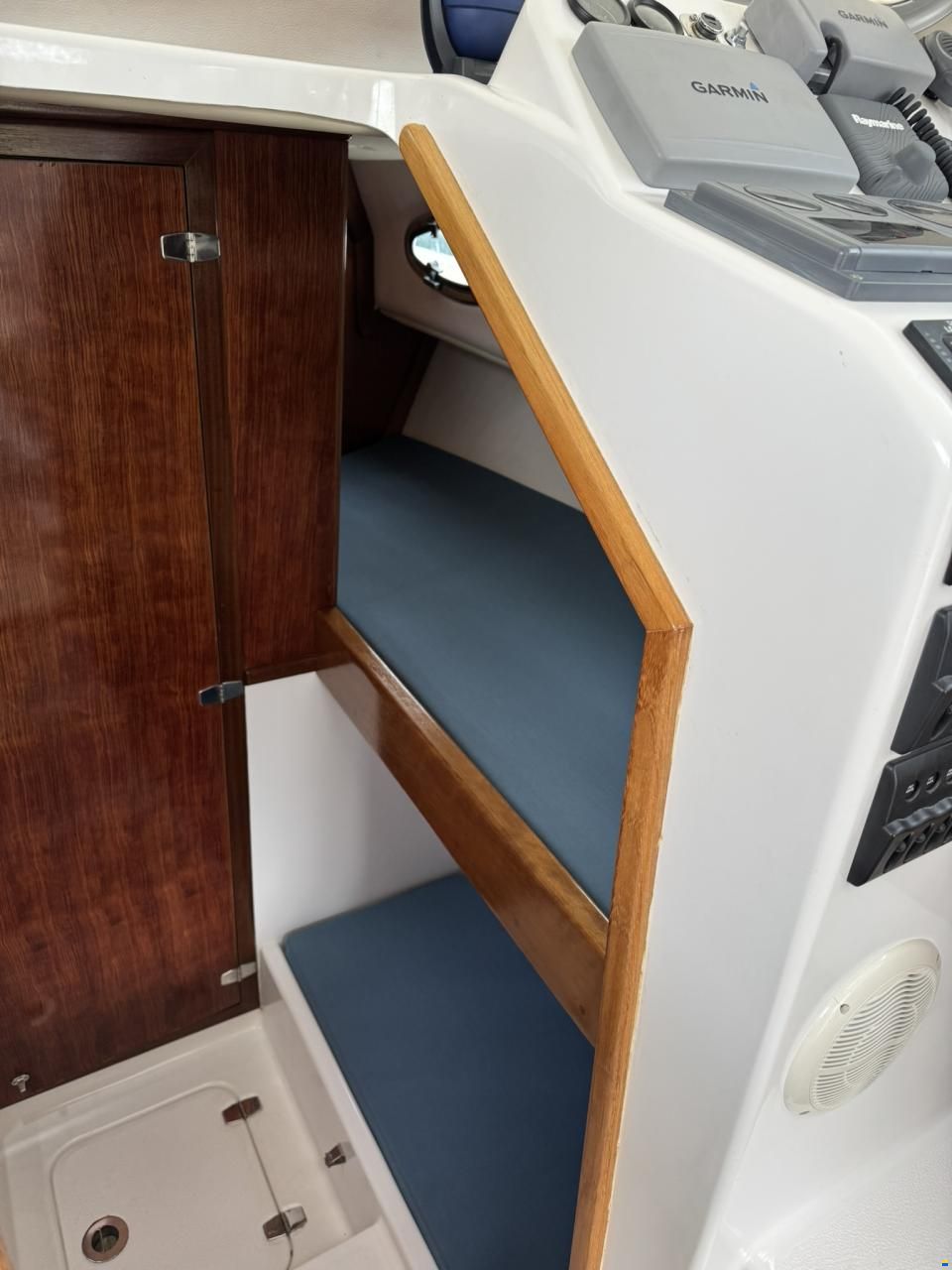 Saronic 880V Cruiser