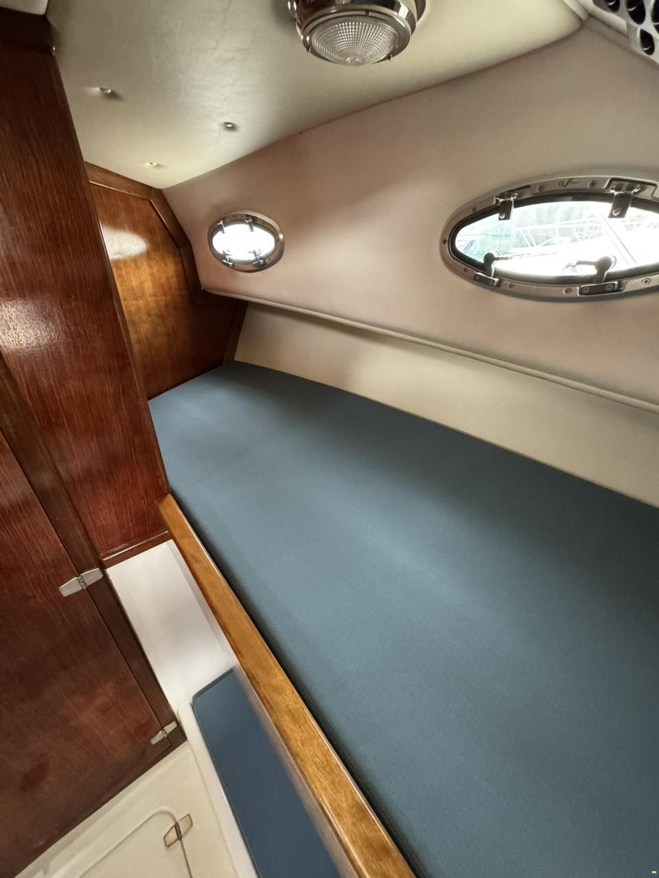 Saronic 880V Cruiser