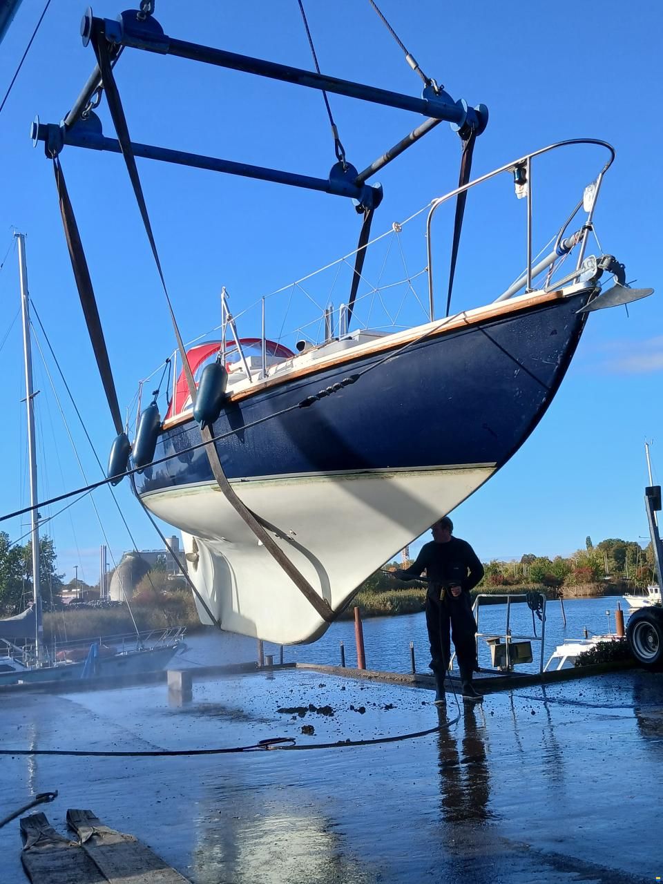 Halcyon 27