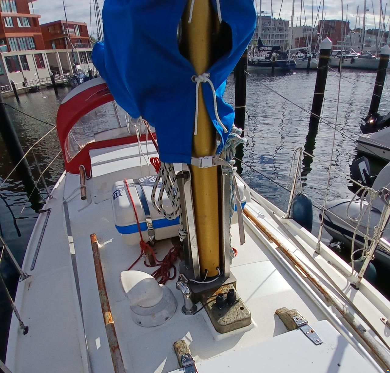 Halcyon 27