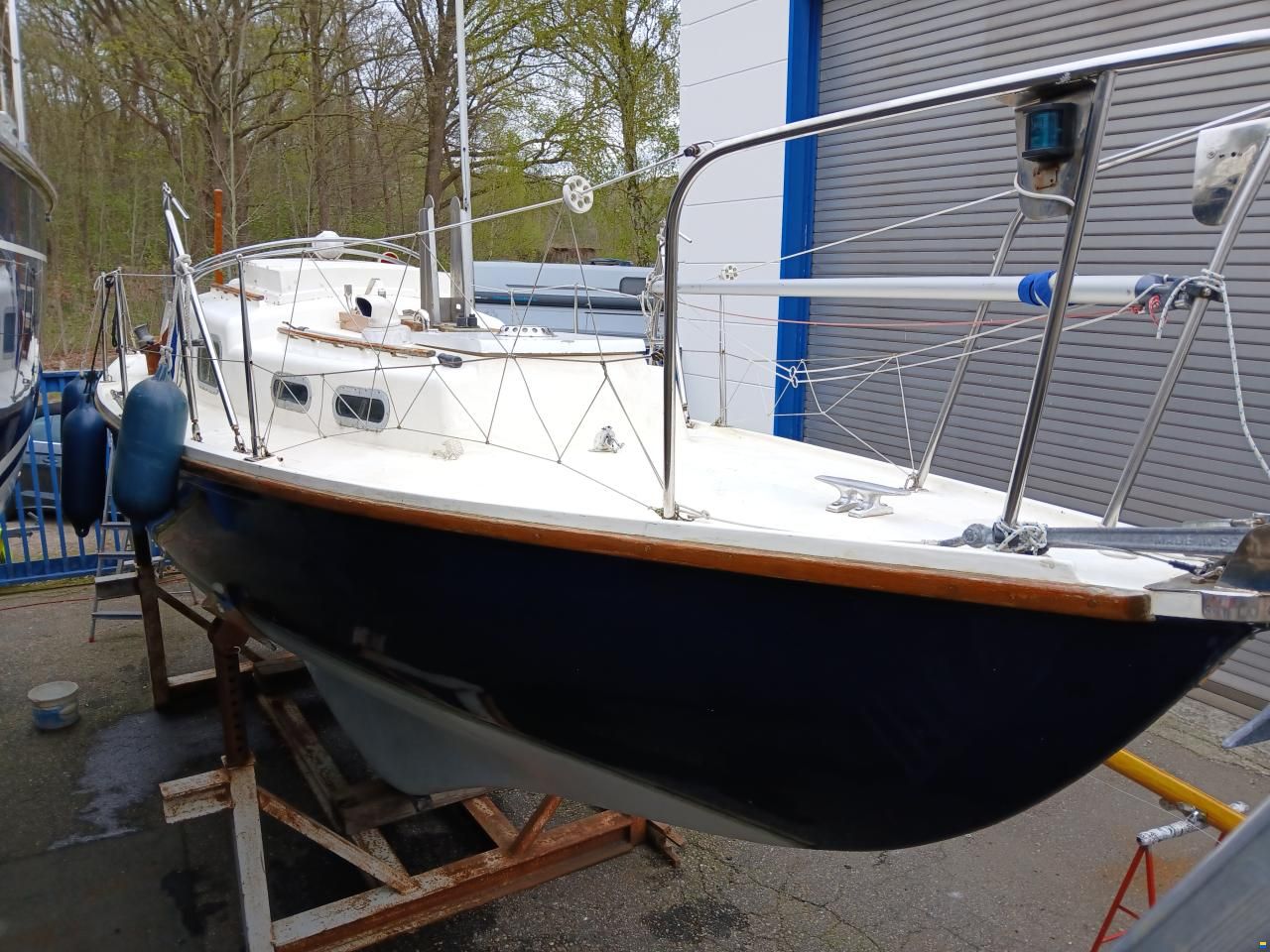 Halcyon 27