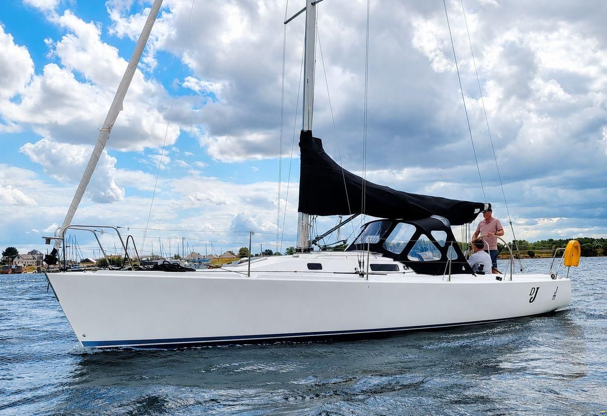 J Boats 105
