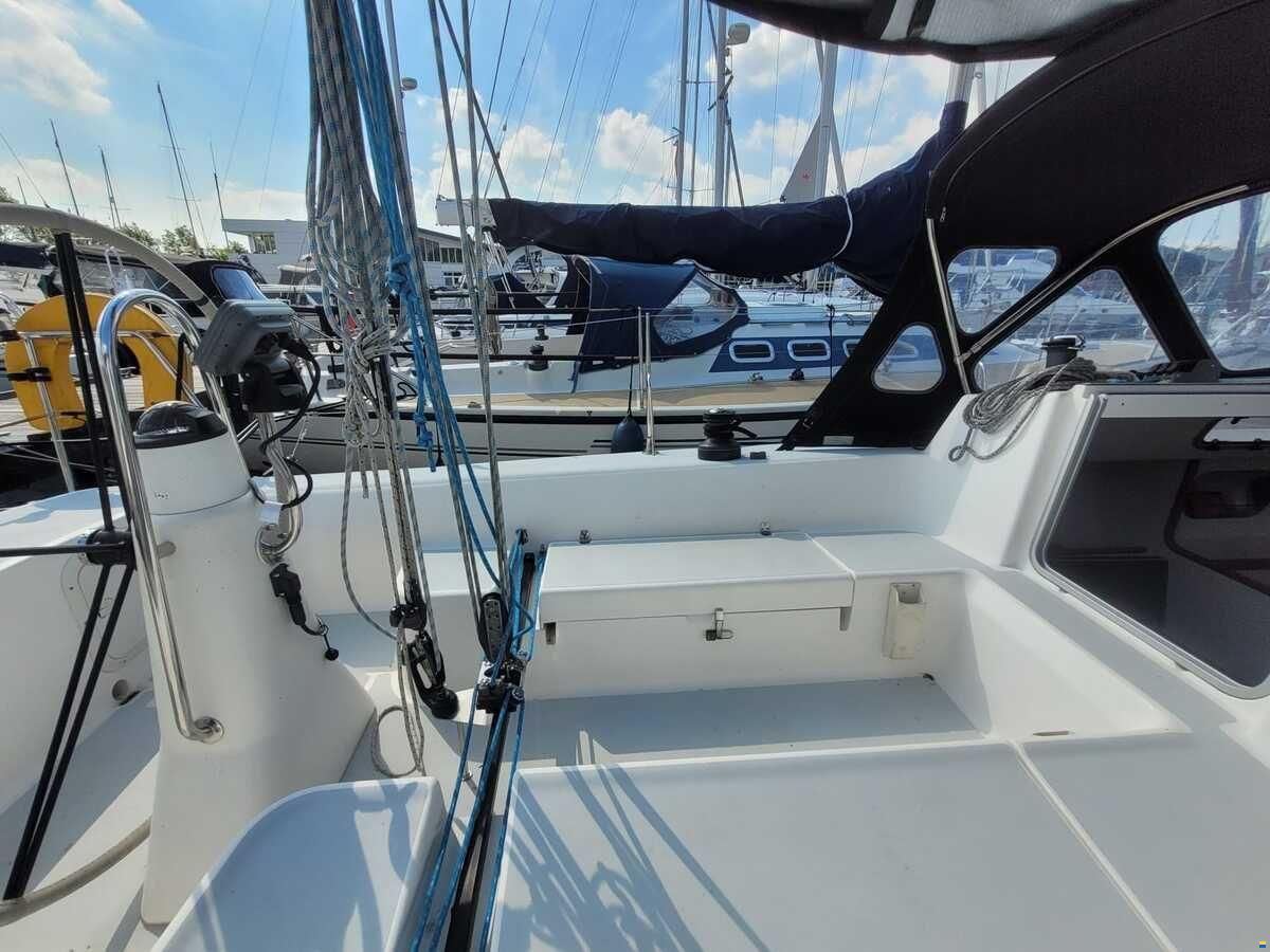 J Boats 105