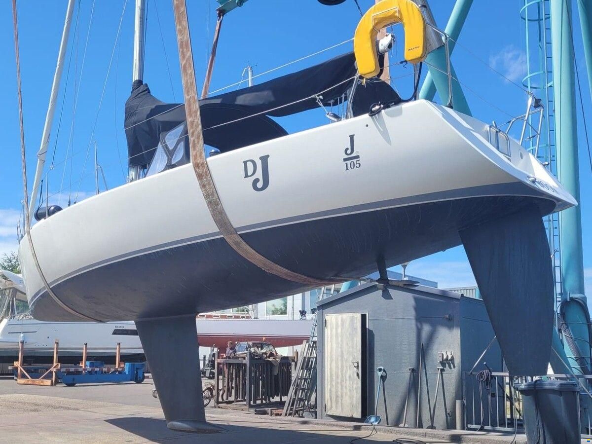J Boats 105