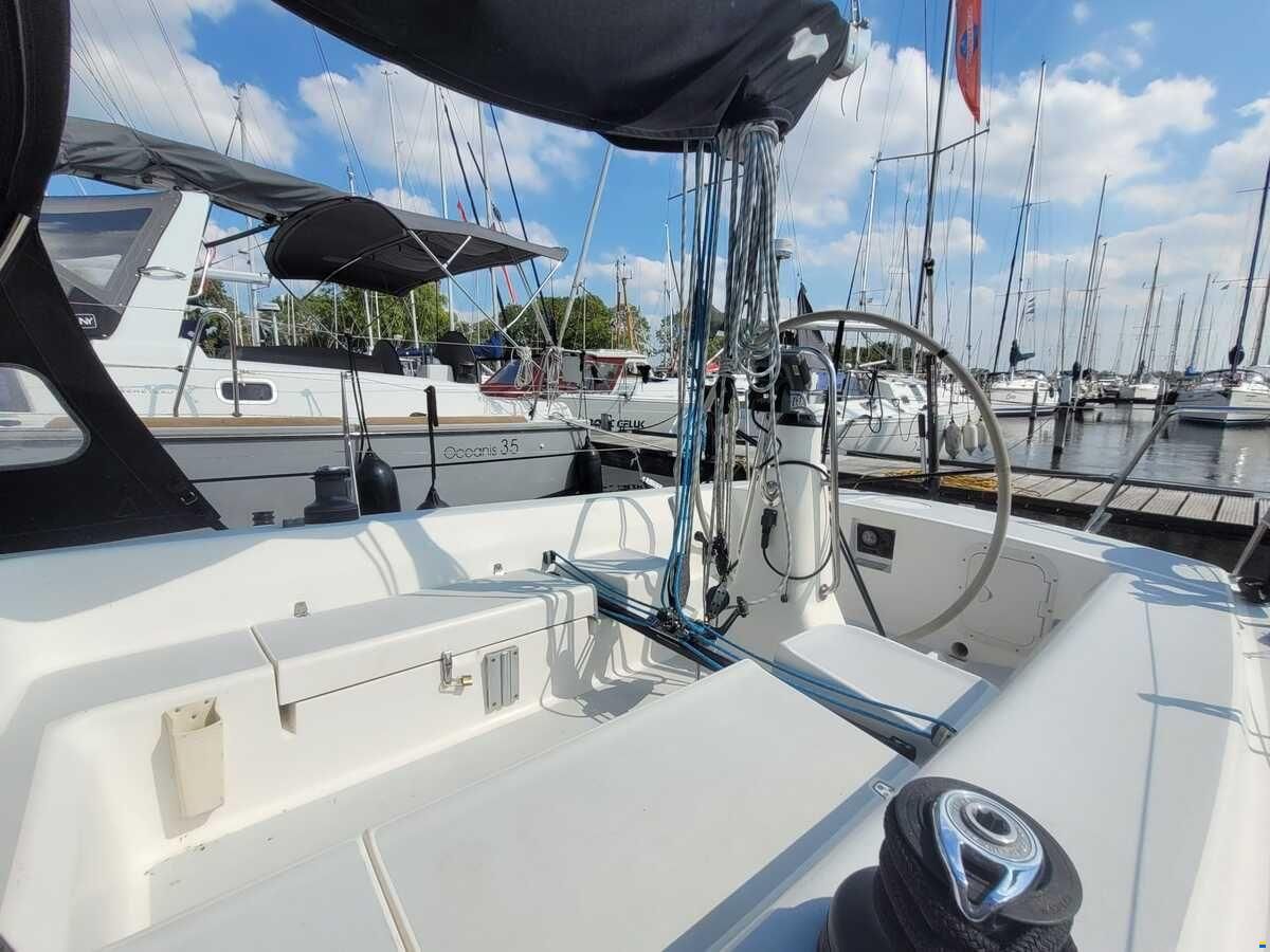 J Boats 105