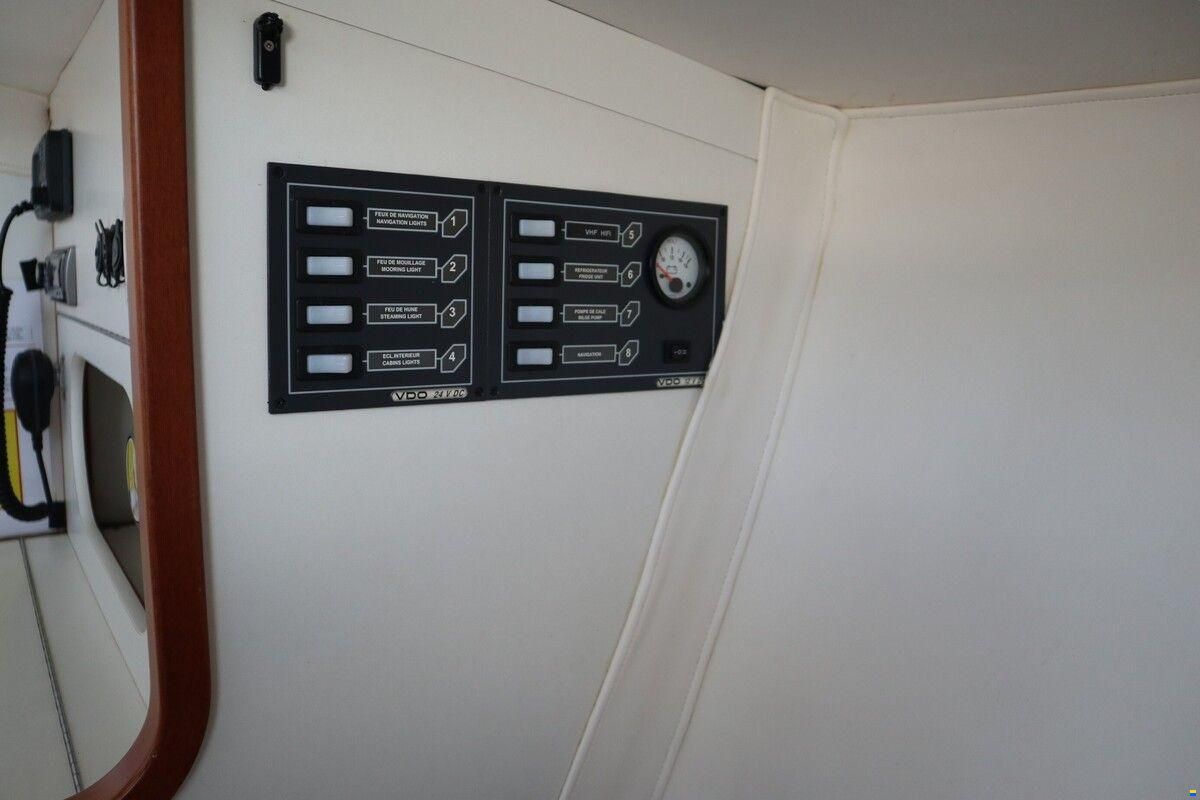 J Boats 105