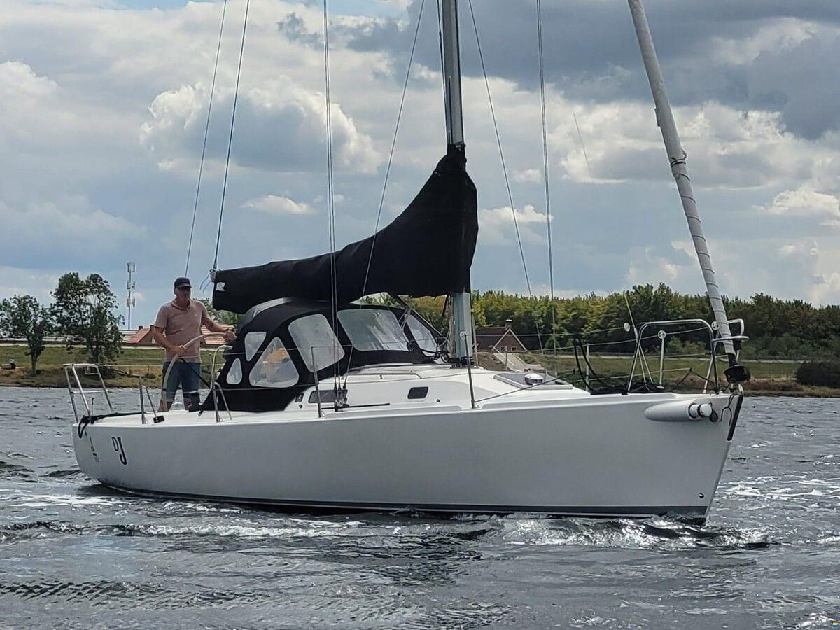 J Boats 105